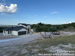 854 Scenic Hls Ct in Blanco, TX - Foto de edificio - Building Photo