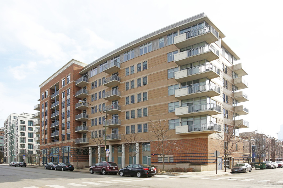 ParkSide of Old Town in Chicago, IL - Building Photo