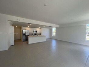 12430 SW 248th St in Princeton, FL - Building Photo - Building Photo