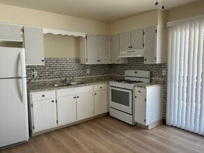 1135 Royal Blvd in Elgin, IL - Building Photo - Building Photo