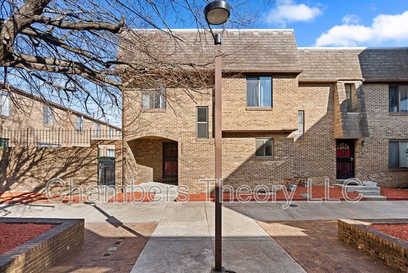 1321 I St NE in Washington, DC - Building Photo