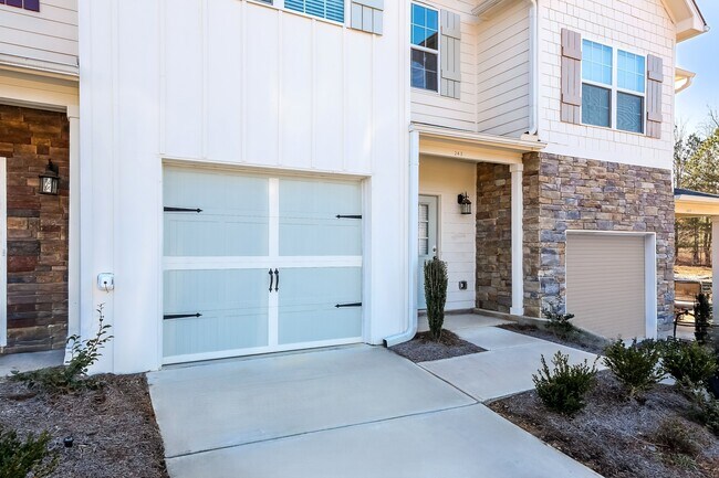 243 Riley Cir in Dawsonville, GA - Foto de edificio - Building Photo