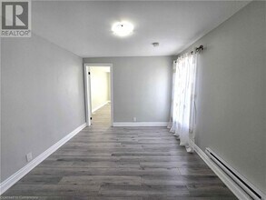 300 Balmoral Ave N in Hamilton, ON - Building Photo - Building Photo