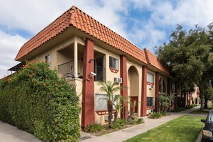 Santa Ana Birch Apartments in Santa Ana, CA - Building Photo