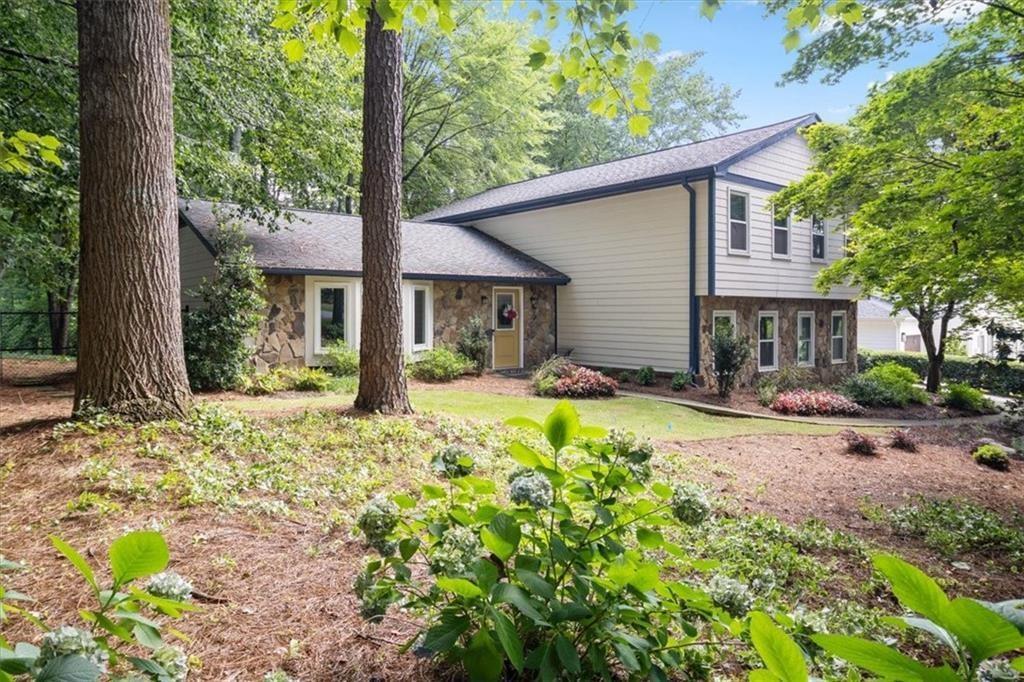 4989 Kingswood Dr in Roswell, GA - Building Photo