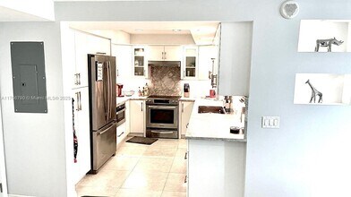 531 N Ocean Blvd in Pompano Beach, FL - Building Photo - Building Photo