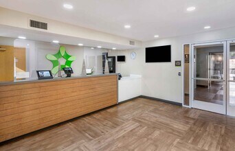 Furnished Studio-San Jose - Airport in San Jose, CA - Foto de edificio - Building Photo