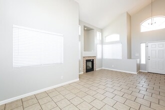 5212 Standing Rock Pl in Las Vegas, NV - Foto de edificio - Building Photo