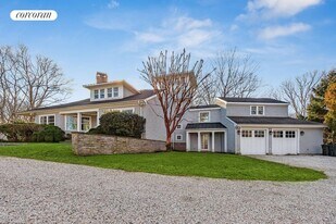 3368 Noyack Rd in Sag Harbor, NY - Building Photo