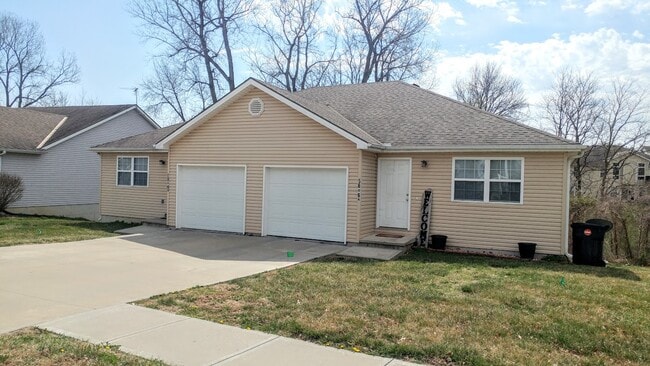 5606 E Valley View Dr, Unit A in St. Joseph, MO - Building Photo - Building Photo