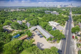 2921 E 12th St in Austin, TX - Building Photo - Building Photo