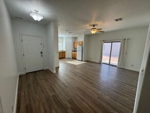 472 N 2480 W in Hurricane, UT - Building Photo - Building Photo