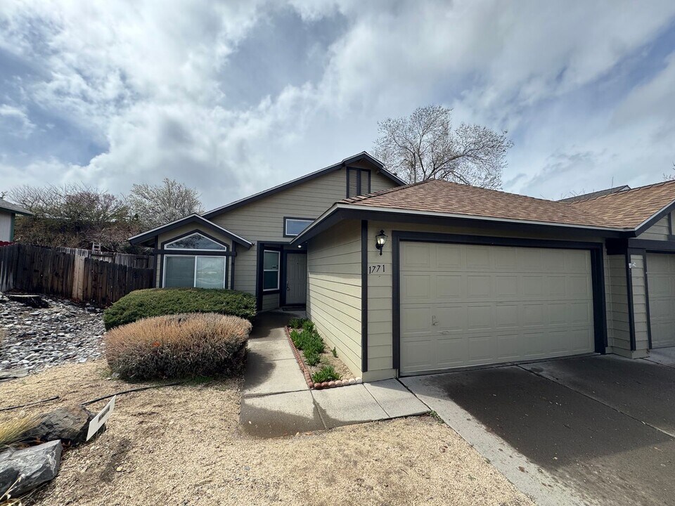 1771 Glen Oaks Dr in Reno, NV - Building Photo