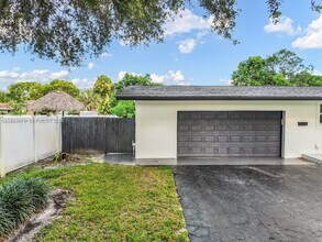 740 Beachwood Ln in Plantation, FL - Foto de edificio - Building Photo