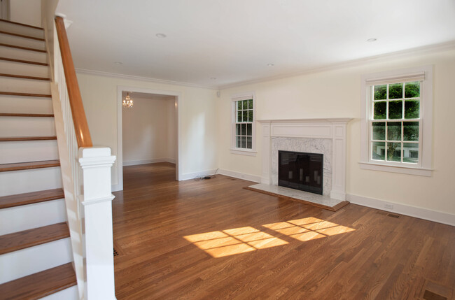 64 Sunrise Ave in New Canaan, CT - Building Photo - Building Photo