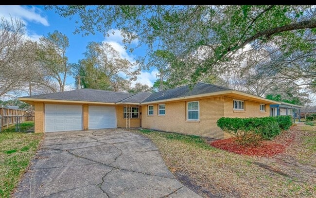 property at 6130 Shadow Crest St