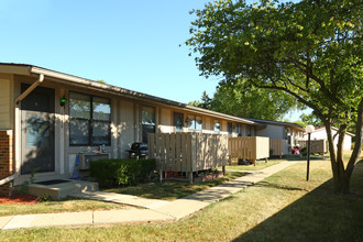 Foxton Apartments in Monroe, MI - Foto de edificio - Building Photo