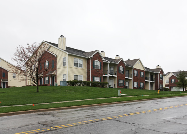 Tomahawk Creek Condominiums in Leawood, KS - Building Photo - Building Photo