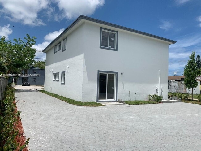 1532 NW 60th St in Miami, FL - Foto de edificio - Building Photo