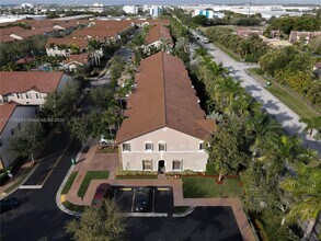 10261 NW 32nd Ter in Doral, FL - Building Photo - Building Photo