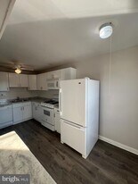 952 Grant Rd in Folcroft, PA - Building Photo