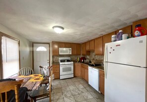 585 Somerville Ave, Unit A1 in Somerville, MA - Building Photo