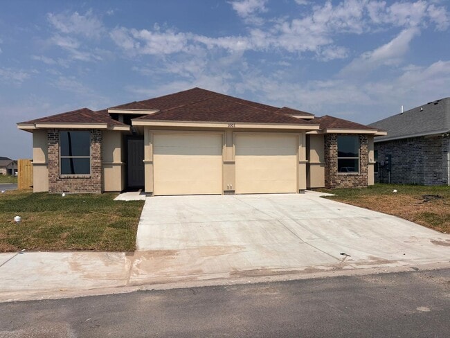 1001 Julia St in Harlingen, TX - Building Photo - Building Photo