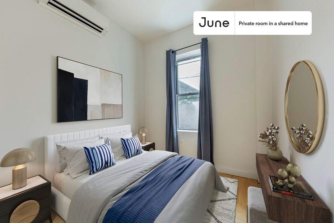 Private bedroom in 4 bed/2 bath Home in New York, NY - Building Photo