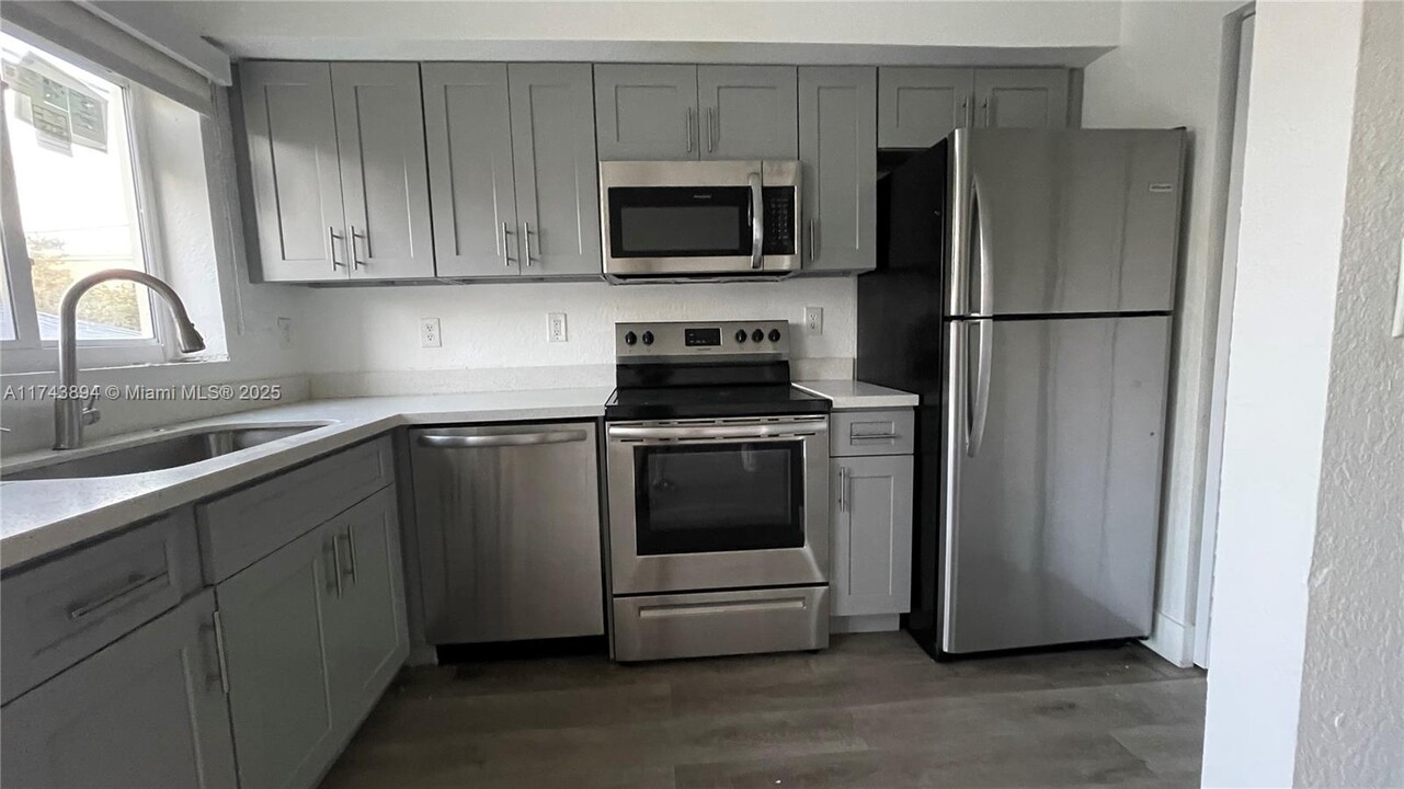 425 NW 84th Terrace in Miami, FL - Building Photo