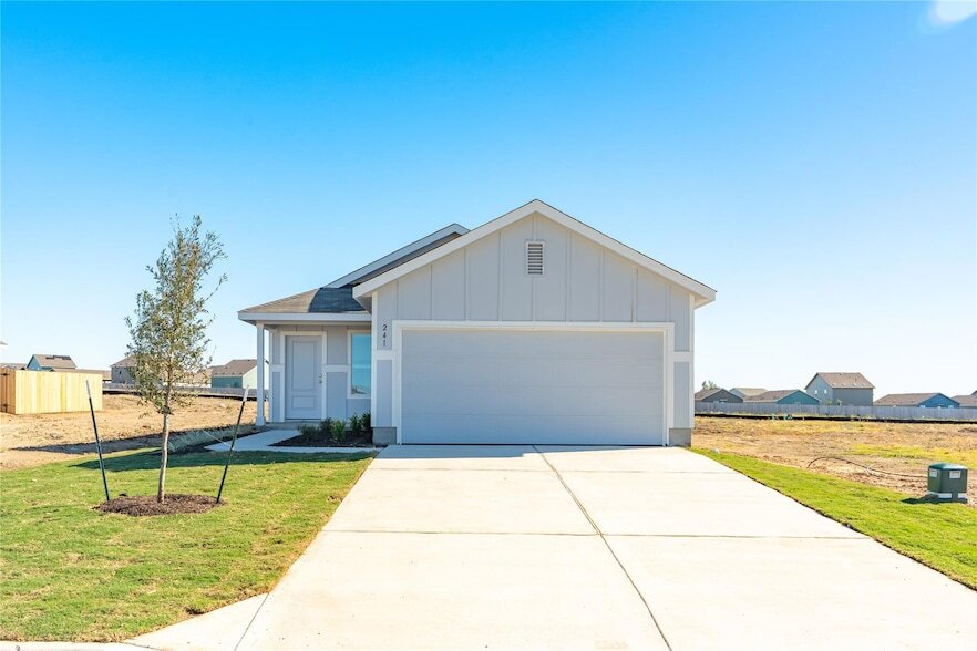 241 Kings Row Ln in Jarrell, TX - Foto de edificio