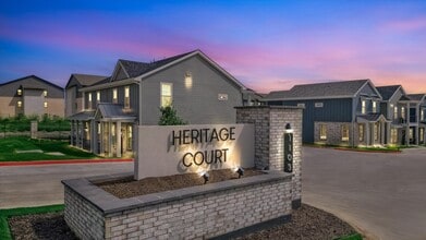 Heritage Court Luxury Townhomes in Sherman, TX - Foto de edificio - Building Photo