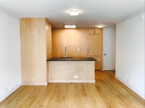 121 E 39th St, Unit 22 in New York, NY - Building Photo - Building Photo
