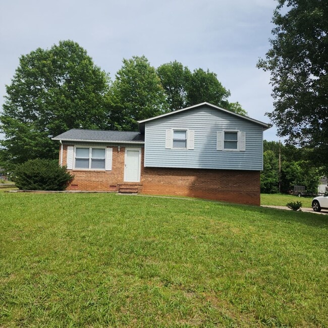property at 5525 Remington Point Dr