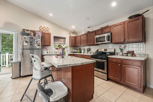 914 Sweet St NE in Grand Rapids, MI - Building Photo - Building Photo