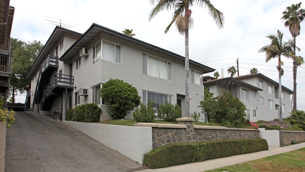 1656-1690 Huntington Dr in South Pasadena, CA - Building Photo