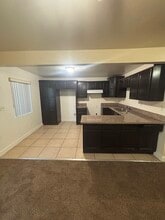 116 E 82nd St in Los Angeles, CA - Foto de edificio - Building Photo