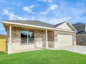 13067 Clear View Dr in Willis, TX - Building Photo - Building Photo
