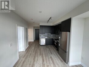 3260 Sheppard Ave E in Toronto, ON - Building Photo - Building Photo