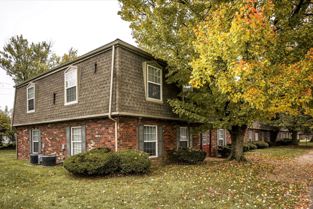Cambridge Apartments in Clarksville, IN - Foto de edificio