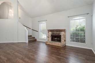 1348 Creekview Dr in Lewisville, TX - Building Photo - Building Photo