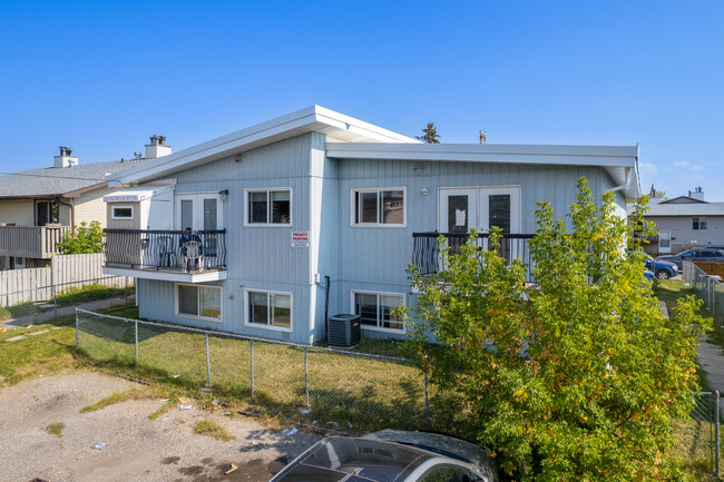 1403 43 St SE in Calgary, AB - Building Photo - Building Photo