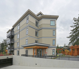 7182 W Saanich Rd in Central Saanich, BC - Building Photo - Building Photo