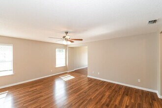 9726 Hazel Lake Dr in Jacksonville, FL - Foto de edificio - Building Photo