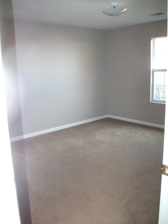 1105 Walters Dr in Manhattan, KS - Building Photo