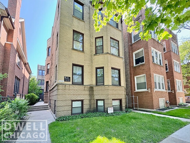 2119 W Giddings St, Unit 1 in Chicago, IL - Building Photo - Building Photo