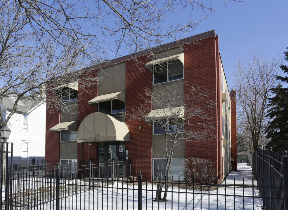 2217 Portland Ave S in Minneapolis, MN - Building Photo