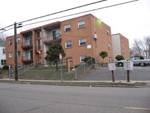 910 Forest St in St. Paul, MN - Foto de edificio - Building Photo