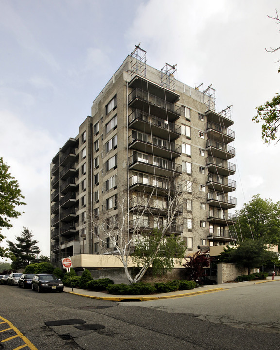 Imperial House Apartments in Fort Lee, NJ - Building Photo