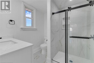 581 Lancaster St W in Kitchener, ON - Building Photo - Building Photo