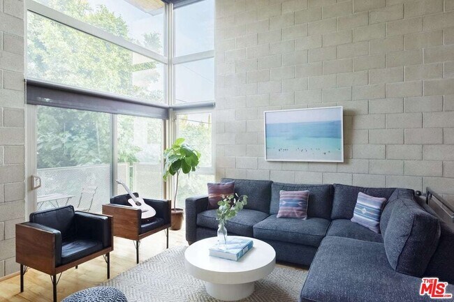 530 N Larchmont Blvd-Unit -4 in Los Angeles, CA - Building Photo - Building Photo